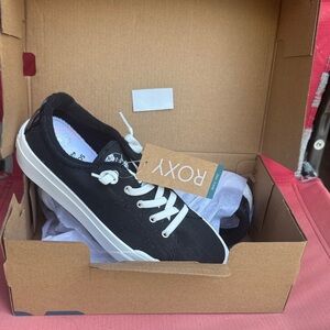 Roxy Black and White Casual Sneakers